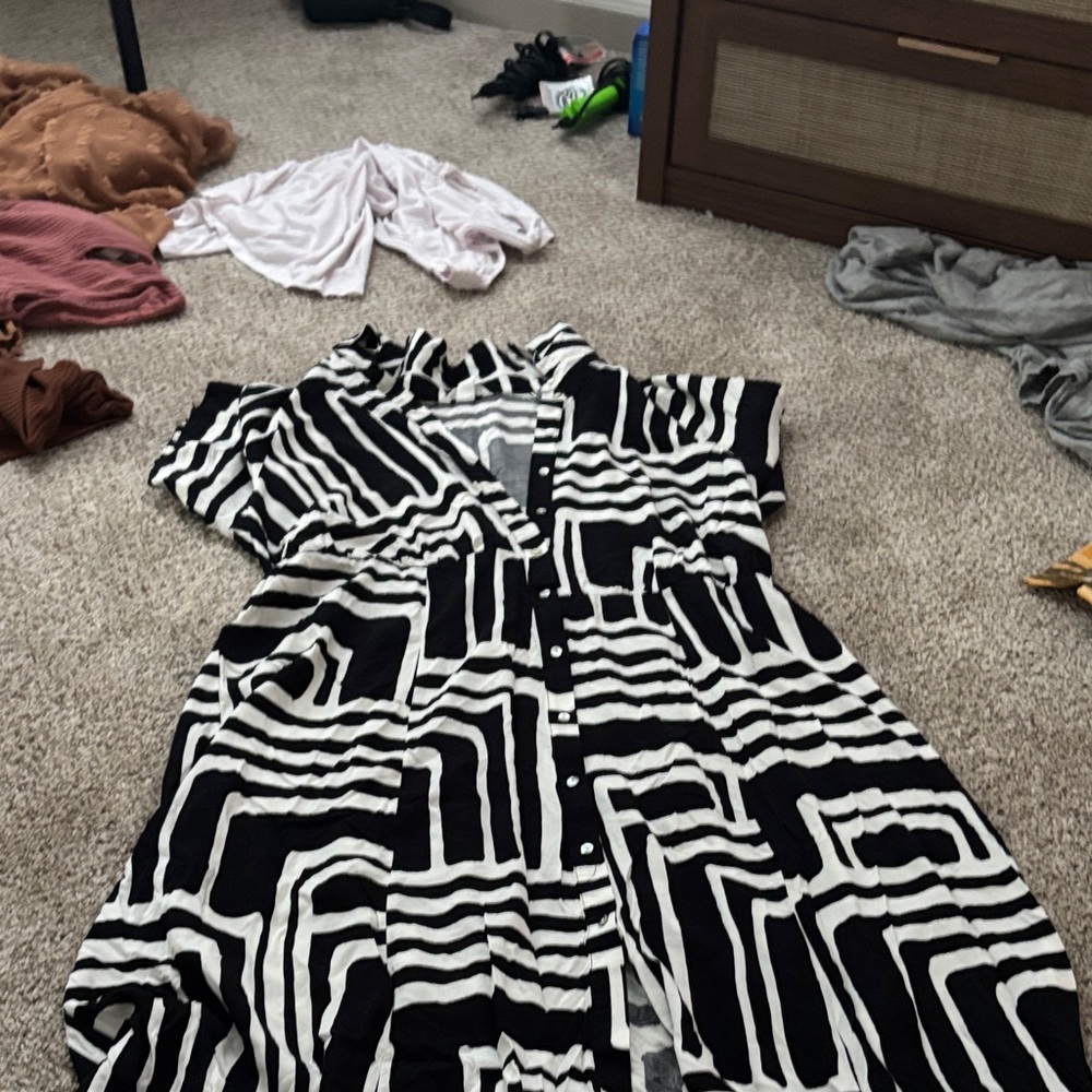 H&M Black and White Geometric Midi Dress